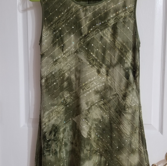 Gorgeous Sequined Sleeveless Dress - Picture 7 of 8